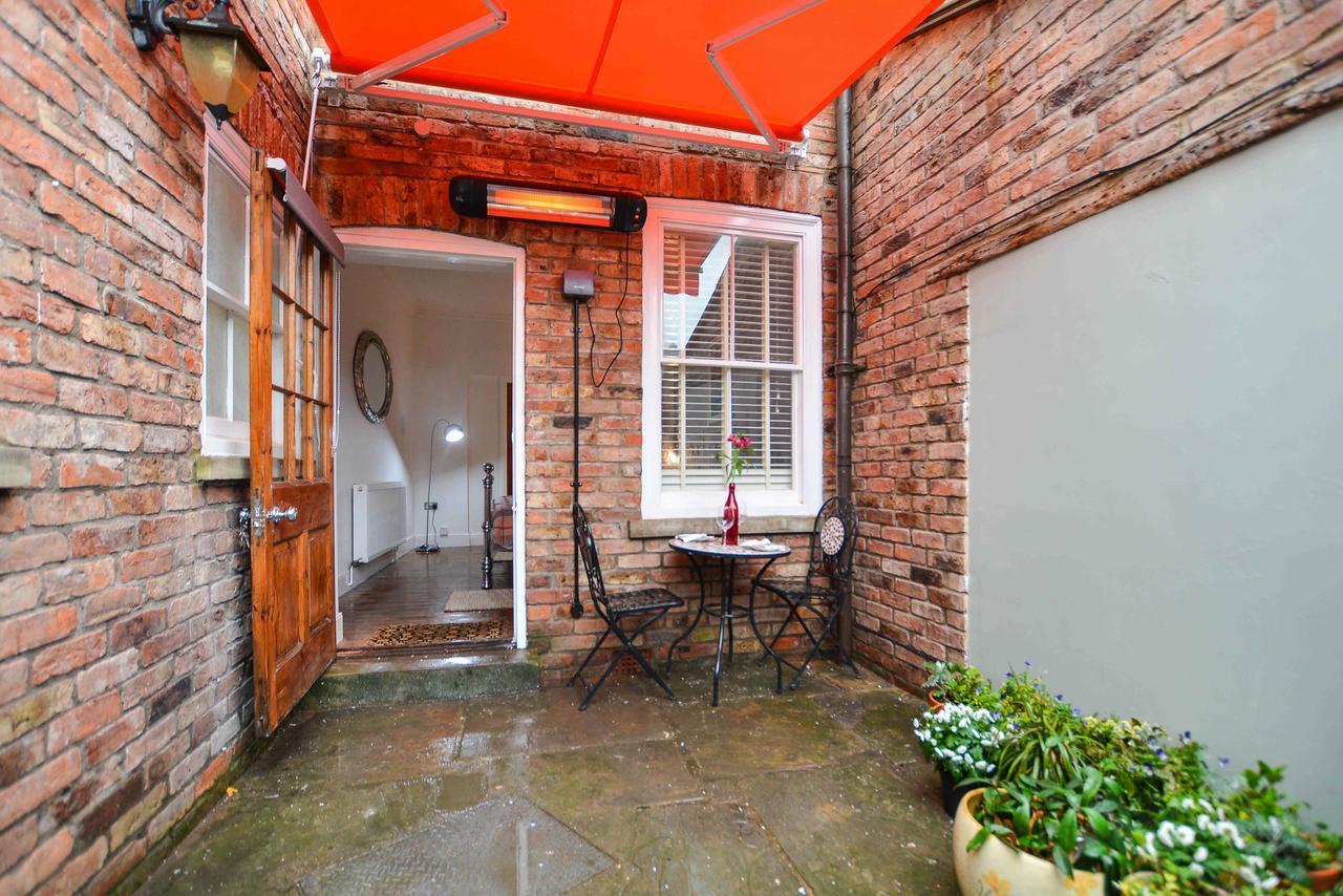 The Location- 1 Free Private Parking Space - 60 Second Walk 2 Minster! York Exterior foto